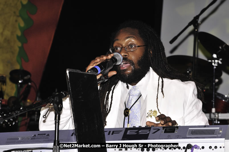 Tarrus Riley @ Red Stripe Reggae Sumfest 2008 International Night 2, Catherine Hall, Montego Bay - Saturday, July 19, 2008 - Reggae Sumfest 2008 July 13 - July 19, 2008 - Photographs by Net2Market.com - Barry J. Hough Sr. Photojournalist/Photograper - Photographs taken with a Nikon D300 - Negril Travel Guide, Negril Jamaica WI - http://www.negriltravelguide.com - info@negriltravelguide.com...!