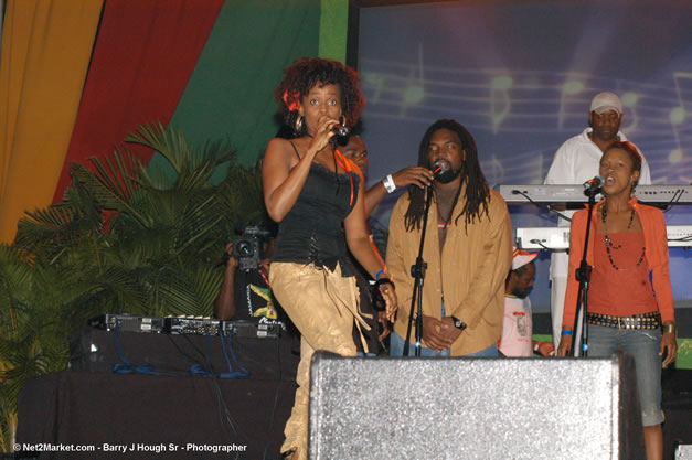 Cherine Anderson - Red Stripe Reggae Sumfest 2006 - The Summit - Jamaica's Greatest, The World's Best - Saturday, July 22, 2006 - Montego Bay, Jamaica - Negril Travel Guide, Negril Jamaica WI - http://www.negriltravelguide.com - info@negriltravelguide.com...!