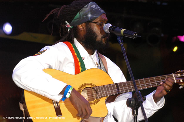 Tarrus Riley - Red Stripe Reggae Sumfest 2006 - The Summit - Jamaica's Greatest, The World's Best - Saturday, July 22, 2006 - Montego Bay, Jamaica - Negril Travel Guide, Negril Jamaica WI - http://www.negriltravelguide.com - info@negriltravelguide.com...!