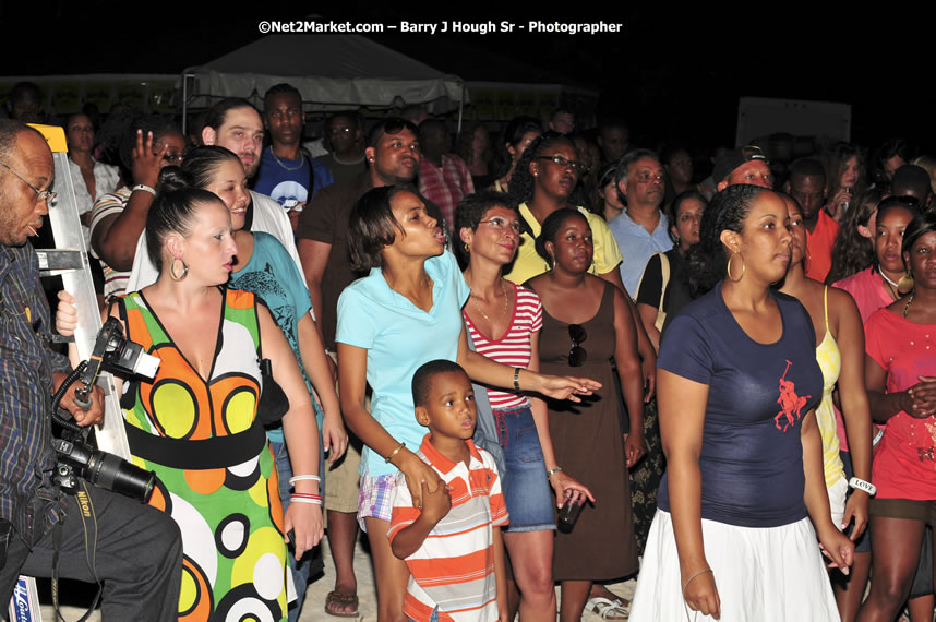 Reggae Sumfest Beach Party at Tropical Beach, Montego Bay - Sunday, July 13, 2008 - Negril Travel Guide, Negril Jamaica WI - http://www.negriltravelguide.com - info@negriltravelguide.com...!