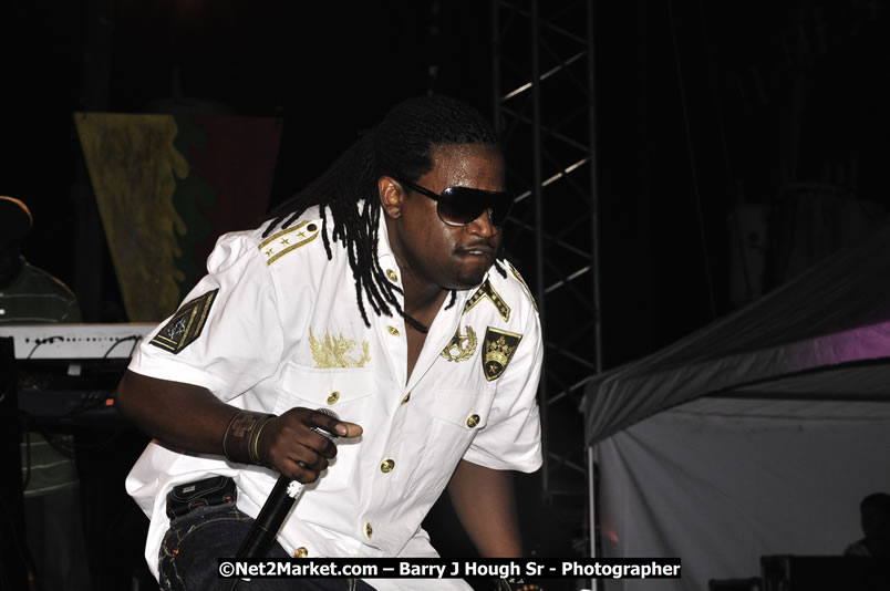 Bonafide @ Reggae Sumfest 2008 International Night 2, Catherine Hall, Montego Bay - Saturday, July 19, 2008 - Reggae Sumfest 2008 July 13 - July 19, 2008 - Photographs by Net2Market.com - Barry J. Hough Sr. Photojournalist/Photograper - Photographs taken with a Nikon D300 - Negril Travel Guide, Negril Jamaica WI - http://www.negriltravelguide.com - info@negriltravelguide.com...!