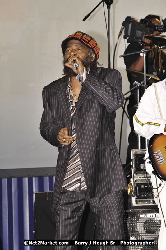 John Holt @ Reggae Sumfest 2008 International Night 2, Catherine Hall, Montego Bay - Saturday, July 19, 2008 - Reggae Sumfest 2008 July 13 - July 19, 2008 - Photographs by Net2Market.com - Barry J. Hough Sr. Photojournalist/Photograper - Photographs taken with a Nikon D300 - Negril Travel Guide, Negril Jamaica WI - http://www.negriltravelguide.com - info@negriltravelguide.com...!