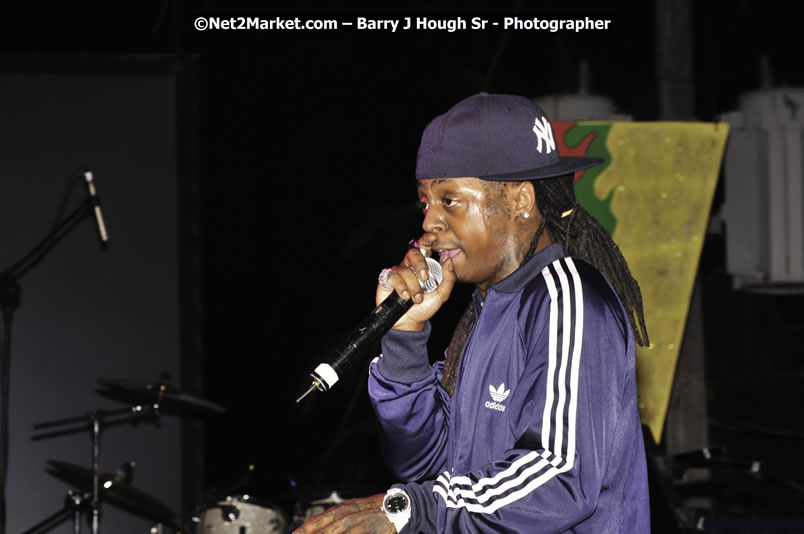 Lil Wayne @ Reggae Sumfest 2008 International Night 2, Catherine Hall, Montego Bay - Saturday, July 19, 2008 - Reggae Sumfest 2008 July 13 - July 19, 2008 - Photographs by Net2Market.com - Barry J. Hough Sr. Photojournalist/Photograper - Photographs taken with a Nikon D300 - Negril Travel Guide, Negril Jamaica WI - http://www.negriltravelguide.com - info@negriltravelguide.com...!