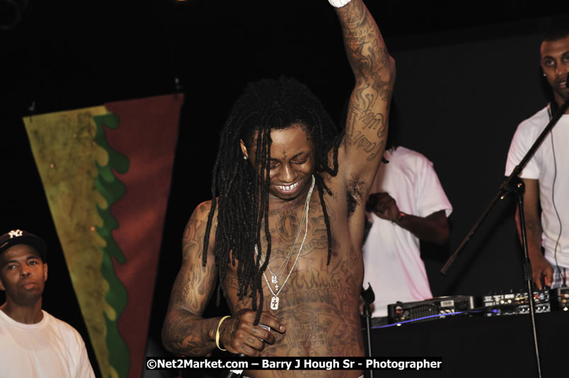 Lil Wayne @ Reggae Sumfest 2008 International Night 2, Catherine Hall, Montego Bay - Saturday, July 19, 2008 - Reggae Sumfest 2008 July 13 - July 19, 2008 - Photographs by Net2Market.com - Barry J. Hough Sr. Photojournalist/Photograper - Photographs taken with a Nikon D300 - Negril Travel Guide, Negril Jamaica WI - http://www.negriltravelguide.com - info@negriltravelguide.com...!