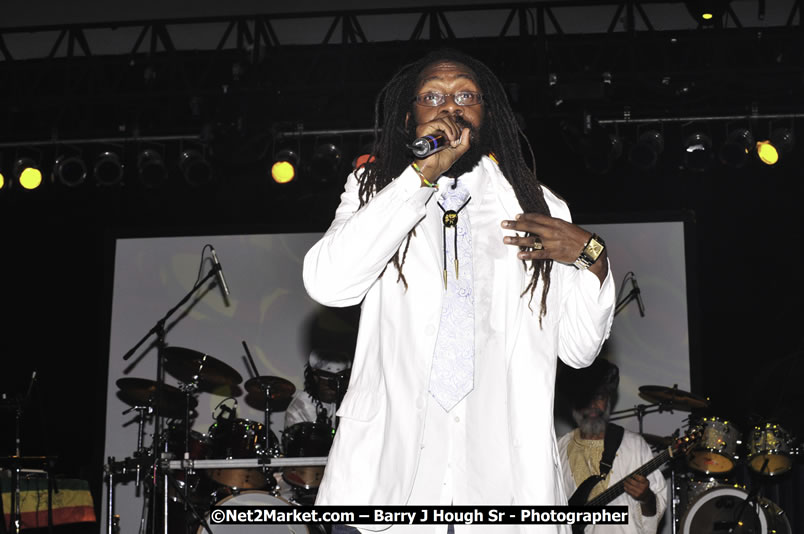 Tarrus Riley @ Reggae Sumfest 2008 International Night 2, Catherine Hall, Montego Bay - Saturday, July 19, 2008 - Reggae Sumfest 2008 July 13 - July 19, 2008 - Photographs by Net2Market.com - Barry J. Hough Sr. Photojournalist/Photograper - Photographs taken with a Nikon D300 - Negril Travel Guide, Negril Jamaica WI - http://www.negriltravelguide.com - info@negriltravelguide.com...!