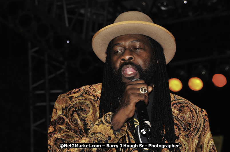 Tarrus Riley @ Reggae Sumfest 2008 International Night 2, Catherine Hall, Montego Bay - Saturday, July 19, 2008 - Reggae Sumfest 2008 July 13 - July 19, 2008 - Photographs by Net2Market.com - Barry J. Hough Sr. Photojournalist/Photograper - Photographs taken with a Nikon D300 - Negril Travel Guide, Negril Jamaica WI - http://www.negriltravelguide.com - info@negriltravelguide.com...!