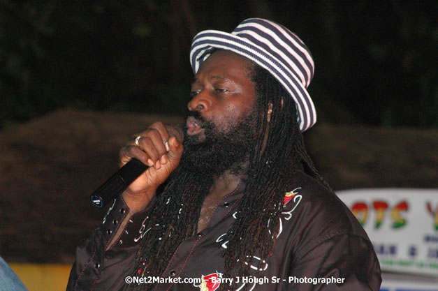 Tarrus Riley, Jimmy Riley, and Dwayne Stephensen - Money Cologne Promotions in association with "British Link Up" presents Summer Jam featuring She's Royal Tarrus Riley & Jimmy Riley - Plus Ras Slick, Sham Dawg, and Whiskey Bagio @ Roots Bamboo, Norman Manley Boulevard, Negril, Jamaica W.I. - Backed up Dean Fraser & The Hurricanne Band - MC Barry G and Rev. BB - July 25, 2007 - Negril Travel Guide.com, Negril Jamaica WI - http://www.negriltravelguide.com - info@negriltravelguide.com...!