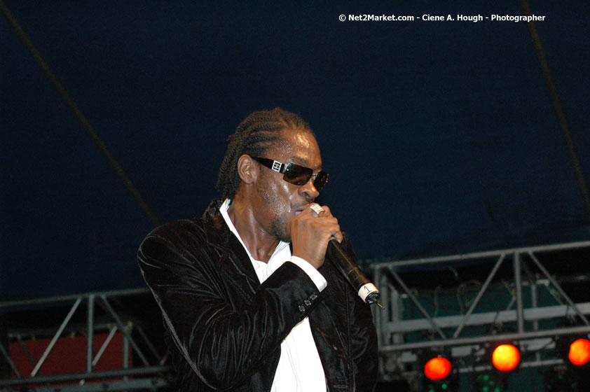 Bounty Killer - Smile Jamaica, Nine Miles, St Anns, Jamaica - Saturday, February 10, 2007 - The Smile Jamaica Concert, a symbolic homecoming in Bob Marley's birthplace of Nine Miles - Negril Travel Guide, Negril Jamaica WI - http://www.negriltravelguide.com - info@negriltravelguide.com...!