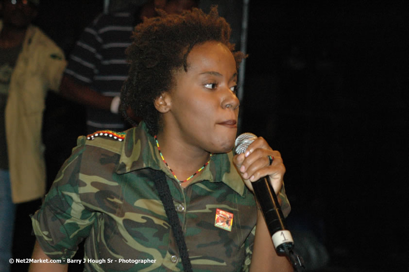 Etana - Smile Jamaica, Nine Miles, St Anns, Jamaica - Saturday, February 10, 2007 - The Smile Jamaica Concert, a symbolic homecoming in Bob Marley's birthplace of Nine Miles - Negril Travel Guide, Negril Jamaica WI - http://www.negriltravelguide.com - info@negriltravelguide.com...!