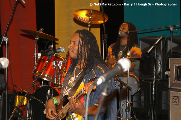 Live Wyah Band - Smile Jamaica, Nine Miles, St Anns, Jamaica - Saturday, February 10, 2007 - The Smile Jamaica Concert, a symbolic homecoming in Bob Marley's birthplace of Nine Miles - Negril Travel Guide, Negril Jamaica WI - http://www.negriltravelguide.com - info@negriltravelguide.com...!