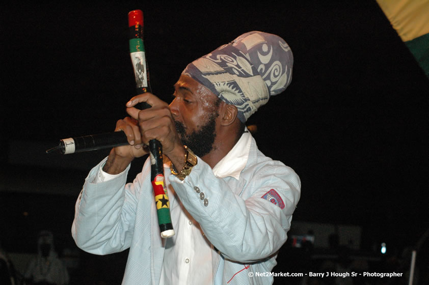 Lutan Fyah - Smile Jamaica, Nine Miles, St Anns, Jamaica - Saturday, February 10, 2007 - The Smile Jamaica Concert, a symbolic homecoming in Bob Marley's birthplace of Nine Miles - Negril Travel Guide, Negril Jamaica WI - http://www.negriltravelguide.com - info@negriltravelguide.com...!