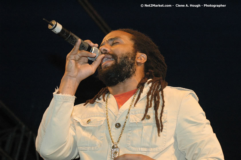 The Marley Brother's - Damian, Stephen, Julian, and Kimani - Smile Jamaica, Nine Miles, St Anns, Jamaica - Saturday, February 10, 2007 - The Smile Jamaica Concert, a symbolic homecoming in Bob Marley's birthplace of Nine Miles - Negril Travel Guide, Negril Jamaica WI - http://www.negriltravelguide.com - info@negriltravelguide.com...!