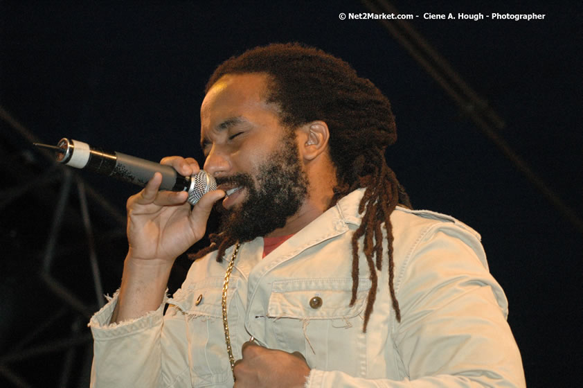 The Marley Brother's - Damian, Stephen, Julian, and Kimani - Smile Jamaica, Nine Miles, St Anns, Jamaica - Saturday, February 10, 2007 - The Smile Jamaica Concert, a symbolic homecoming in Bob Marley's birthplace of Nine Miles - Negril Travel Guide, Negril Jamaica WI - http://www.negriltravelguide.com - info@negriltravelguide.com...!