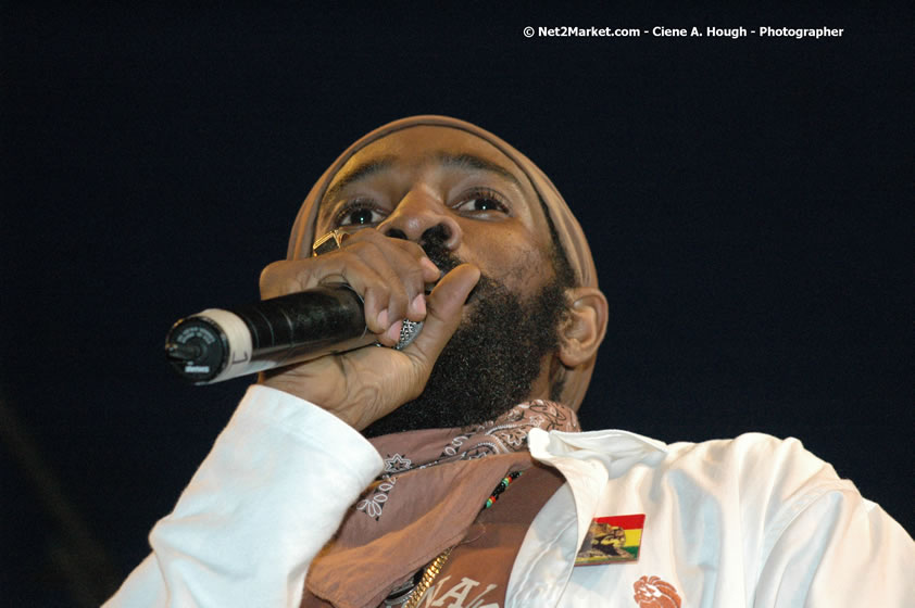 Spragga Benz - Smile Jamaica, Nine Miles, St Anns, Jamaica - Saturday, February 10, 2007 - The Smile Jamaica Concert, a symbolic homecoming in Bob Marley's birthplace of Nine Miles - Negril Travel Guide, Negril Jamaica WI - http://www.negriltravelguide.com - info@negriltravelguide.com...!