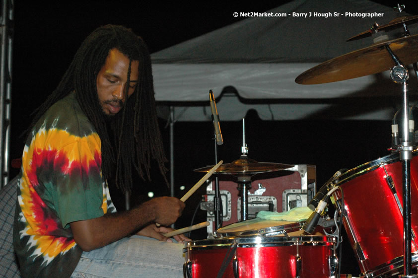 Wayne Marshall - Smile Jamaica, Nine Miles, St Anns, Jamaica - Saturday, February 10, 2007 - The Smile Jamaica Concert, a symbolic homecoming in Bob Marley's birthplace of Nine Miles - Negril Travel Guide, Negril Jamaica WI - http://www.negriltravelguide.com - info@negriltravelguide.com...!