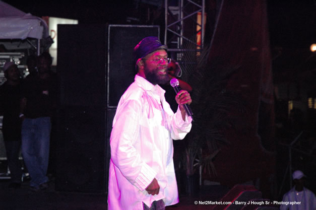 Beres Hammond - Red Stripe Reggae Sumfest 2006 - The Summit - Jamaica's Greatest, The World's Best - Saturday, July 22, 2006 - Montego Bay, Jamaica - Negril Travel Guide, Negril Jamaica WI - http://www.negriltravelguide.com - info@negriltravelguide.com...!