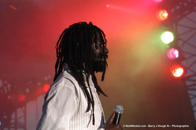 Buju Banton - Red Stripe Reggae Sumfest 2006 - The Summit - Jamaica's Greatest, The World's Best - Saturday, July 22, 2006 - Montego Bay, Jamaica - Negril Travel Guide, Negril Jamaica WI - http://www.negriltravelguide.com - info@negriltravelguide.com...!