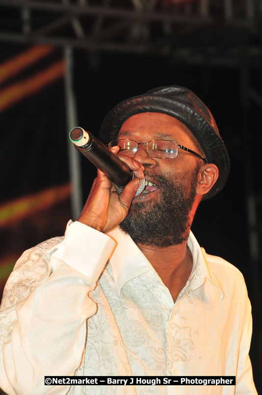 Beres Hammond @ Unite The People An International Reggae Fest, Featuring: Beres Hammond, Coco T, Queen Ifrica, Khalil, Cameal Davis, Iley Dread, Rochelle, Geoffrey Star, Ras Penco, Kool DeLoy, Otis Gayle, J.McKay, Tiney Winey, Venue at Norman Manley Boulevard, Negril, Westmoreland, Jamaica - Saturday, April 4, 2009 - Photographs by Net2Market.com - Barry J. Hough Sr, Photographer/Photojournalist - Negril Travel Guide, Negril Jamaica WI - http://www.negriltravelguide.com - info@negriltravelguide.com...!