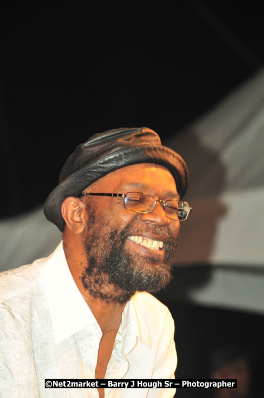 Beres Hammond @ Unite The People An International Reggae Fest, Featuring: Beres Hammond, Coco T, Queen Ifrica, Khalil, Cameal Davis, Iley Dread, Rochelle, Geoffrey Star, Ras Penco, Kool DeLoy, Otis Gayle, J.McKay, Tiney Winey, Venue at Norman Manley Boulevard, Negril, Westmoreland, Jamaica - Saturday, April 4, 2009 - Photographs by Net2Market.com - Barry J. Hough Sr, Photographer/Photojournalist - Negril Travel Guide, Negril Jamaica WI - http://www.negriltravelguide.com - info@negriltravelguide.com...!