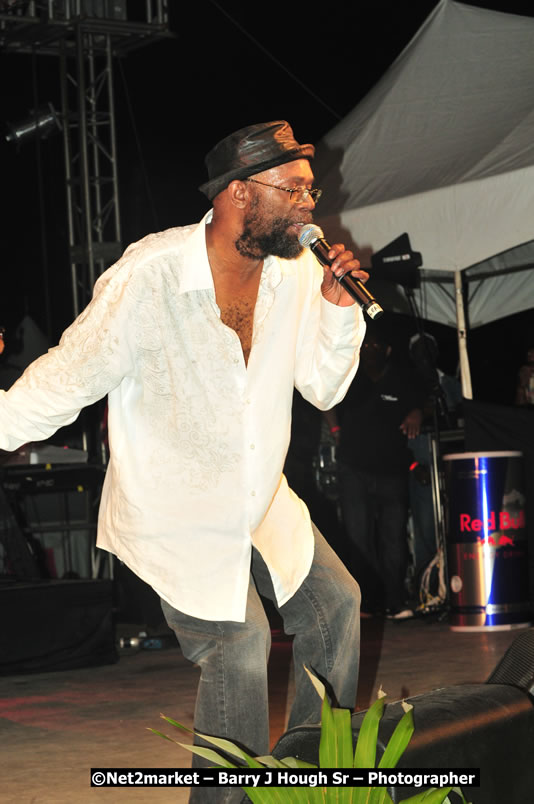 Beres Hammond @ Unite The People An International Reggae Fest, Featuring: Beres Hammond, Coco T, Queen Ifrica, Khalil, Cameal Davis, Iley Dread, Rochelle, Geoffrey Star, Ras Penco, Kool DeLoy, Otis Gayle, J.McKay, Tiney Winey, Venue at Norman Manley Boulevard, Negril, Westmoreland, Jamaica - Saturday, April 4, 2009 - Photographs by Net2Market.com - Barry J. Hough Sr, Photographer/Photojournalist - Negril Travel Guide, Negril Jamaica WI - http://www.negriltravelguide.com - info@negriltravelguide.com...!