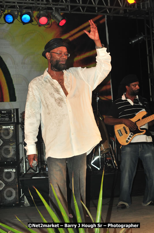 Beres Hammond @ Unite The People An International Reggae Fest, Featuring: Beres Hammond, Coco T, Queen Ifrica, Khalil, Cameal Davis, Iley Dread, Rochelle, Geoffrey Star, Ras Penco, Kool DeLoy, Otis Gayle, J.McKay, Tiney Winey, Venue at Norman Manley Boulevard, Negril, Westmoreland, Jamaica - Saturday, April 4, 2009 - Photographs by Net2Market.com - Barry J. Hough Sr, Photographer/Photojournalist - Negril Travel Guide, Negril Jamaica WI - http://www.negriltravelguide.com - info@negriltravelguide.com...!