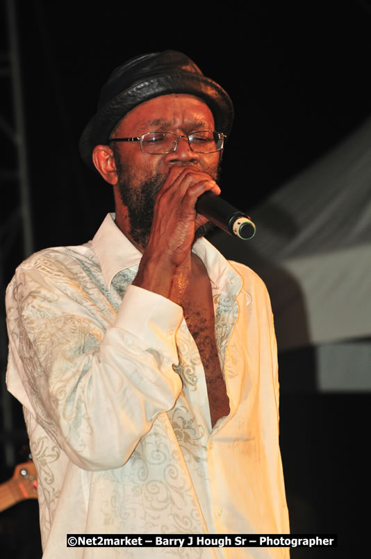 Beres Hammond @ Unite The People An International Reggae Fest, Featuring: Beres Hammond, Coco T, Queen Ifrica, Khalil, Cameal Davis, Iley Dread, Rochelle, Geoffrey Star, Ras Penco, Kool DeLoy, Otis Gayle, J.McKay, Tiney Winey, Venue at Norman Manley Boulevard, Negril, Westmoreland, Jamaica - Saturday, April 4, 2009 - Photographs by Net2Market.com - Barry J. Hough Sr, Photographer/Photojournalist - Negril Travel Guide, Negril Jamaica WI - http://www.negriltravelguide.com - info@negriltravelguide.com...!