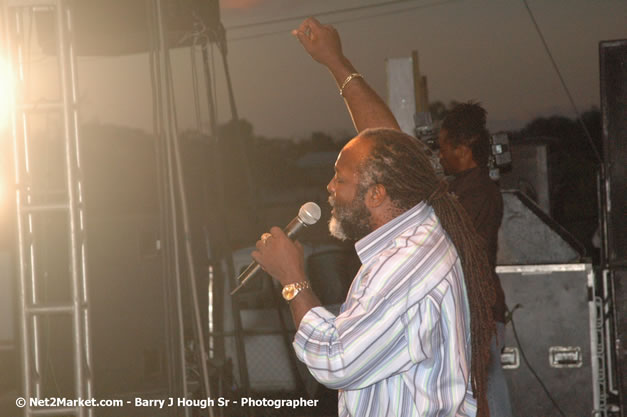 Freddie McGregor @ Western Consciousness 2007 - Presented by King of Kings Productons - Saturday, April 28, 2007 - Llandilo Cultural Centre, Savanna-La-Mar, Westmoreland, Jamaica W.I. - Negril Travel Guide, Negril Jamaica WI - http://www.negriltravelguide.com - info@negriltravelguide.com...!