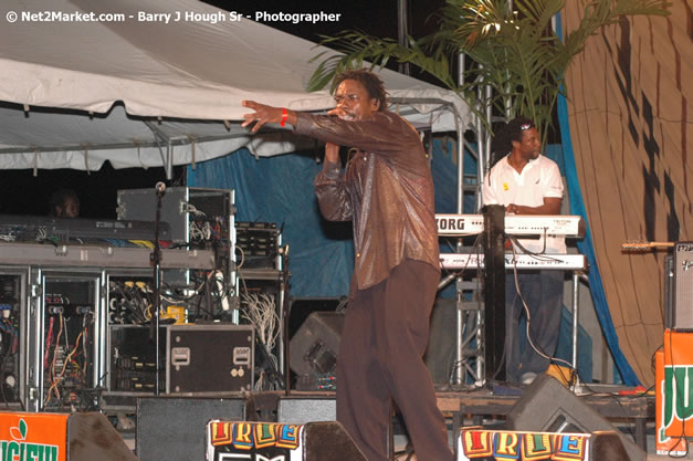 Kenyatta Hill @ Western Consciousness 2007 - Presented by King of Kings Productons - Saturday, April 28, 2007 - Llandilo Cultural Centre, Savanna-La-Mar, Westmoreland, Jamaica W.I. - Negril Travel Guide, Negril Jamaica WI - http://www.negriltravelguide.com - info@negriltravelguide.com...!